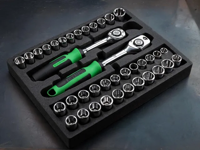Gearwrench ratchets and socket sets